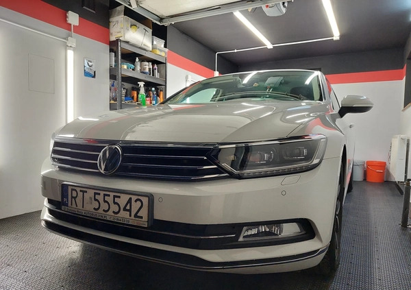 Volkswagen Passat cena 82999 przebieg: 125000, rok produkcji 2016 z Leszno małe 154